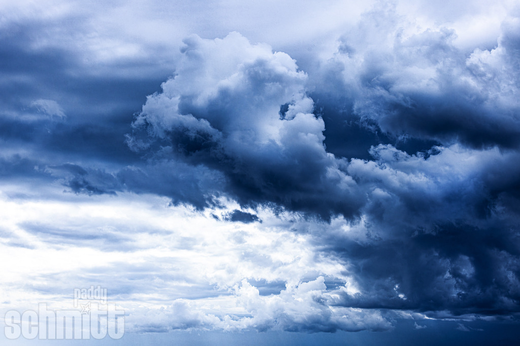 PS-Wolken-2026-18 | Entdecke die größte Bildgalerie der Region mit Fotografien aus dem Allgäu, der Bodenseeregion, Oberschwaben, dem Donautal und der Schwäbischen Alb. Landschaften, Luftaufnahmen und Reisefotografie als Wandbild und Fotokunst. - Realisiert mit Pictrs.com