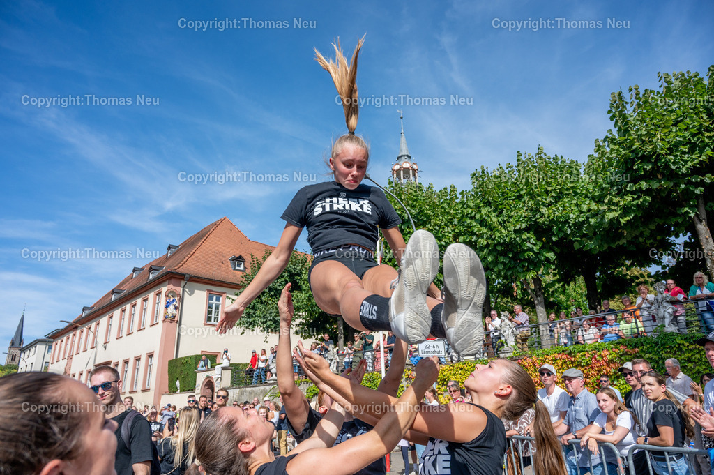 25_Winzerfestumzug-Bensheim | bbe, Bensheim, Winzerfestunmzug 2025, Cheer Strike TSV Auerbach, ,, Bild: Thomas Neu