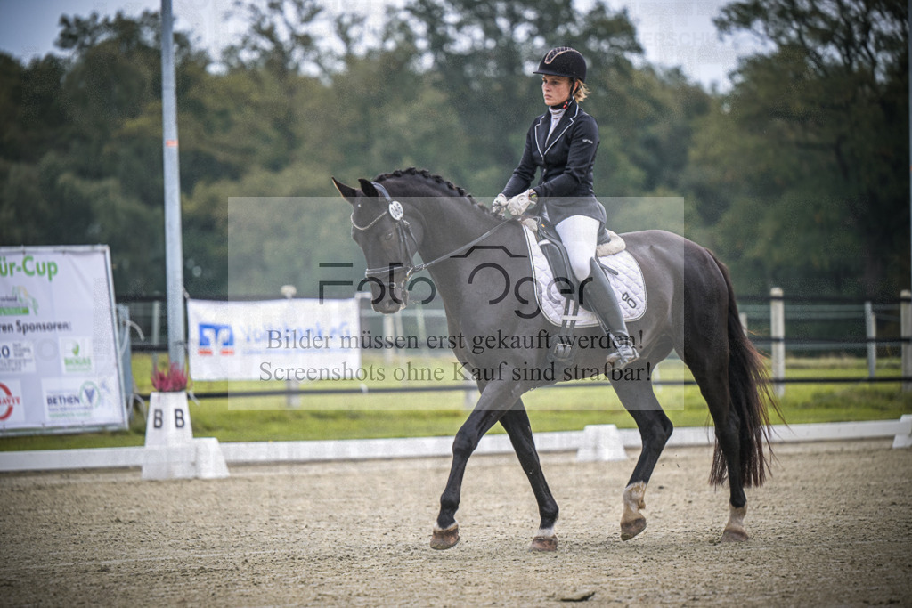 DOS_B353 | Entdecke hochwertige Reitturnierfotos von Foto Oger. Professionell, emotional und authentisch – jetzt Lieblingsmomente im Shop bestellen.Deutschlandweite Turnierfotografie. - Realisiert mit Pictrs.com
