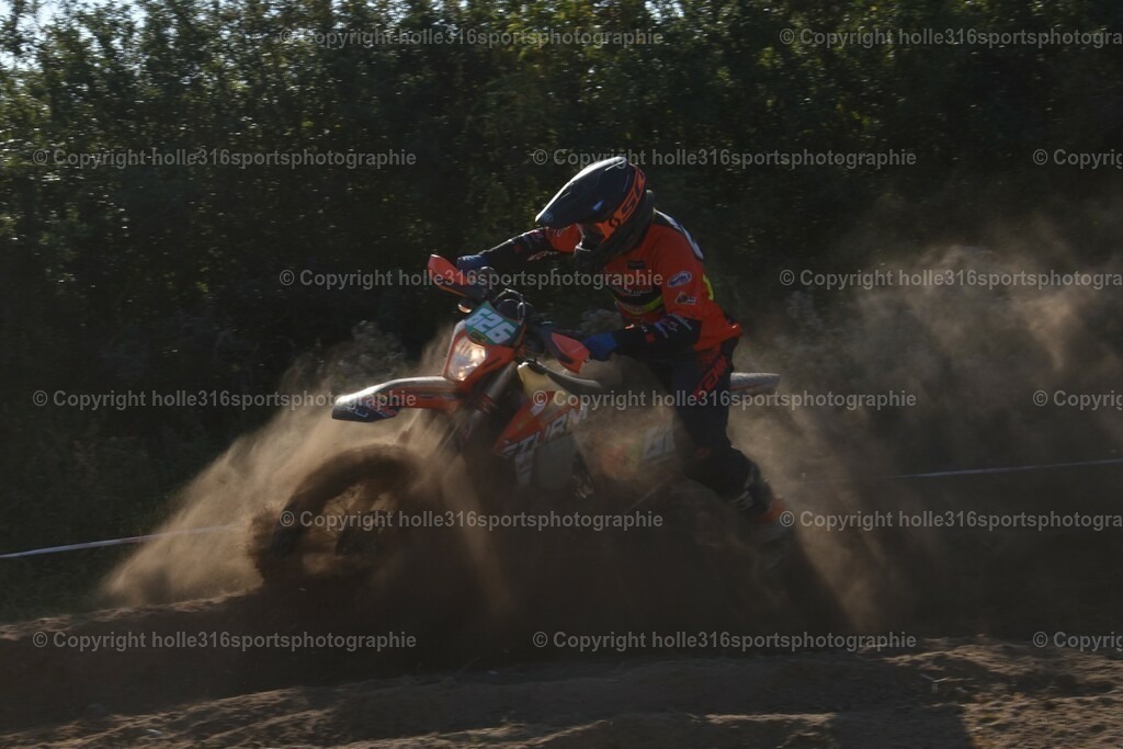 DSC_0418 | Sportfotografie , Motorsport, Motoross, Reitsport, Mointainbike, Enduro,
Landschaft , Outdoor, Eventfotografie, Landschaft, Bilder online bestellen - Realisiert mit Pictrs.com