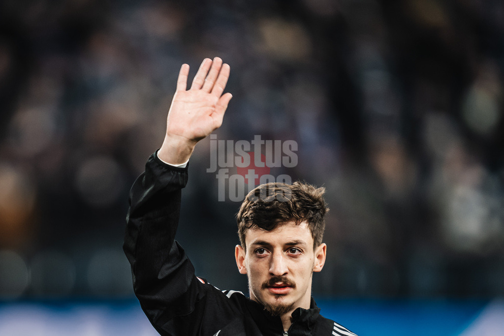 Fußball | Männer | Saison 2025/2026 | 1. Fußball-Bundesliga | 17. Spieltag | Hamburger SV vs. Bayer 04 Leverkusen | 04.03.2026 | Giorgi Gocholeishvili (#16, HSV) beim Einlauf ins Stadion
