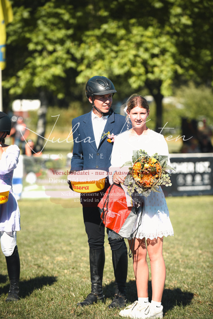 DSC_7802 | Pferde- und Turnierfotografie in Westsachsen. Pferdeportraits, Auftragszeichnungen und intuitive Kunst.