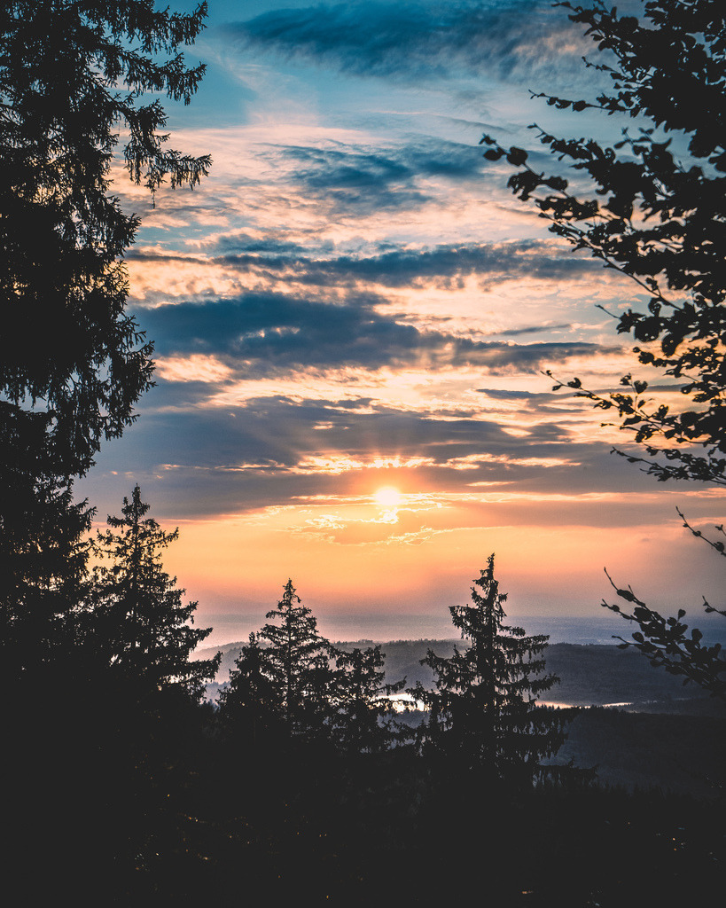 Black Forest Sunset | Malerischer Sonnenuntergang im Schwarzwald - Realisiert mit Pictrs.com