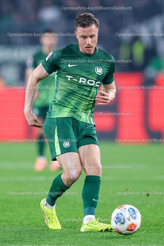 BMG13122502116 | 13.12.2025, Fußball, Borussia Mönchengladbach - VfL Wolfsburg, 1. Fußball Bundesliga, 14.Spieltag, Borussia-Park, Saison 2025 2026: Yannick Gerhardt&nbsp;(VfL Wolfsburg #31)  DFB regulations prohibit any use of photographs as image sequences and or quasi-video.