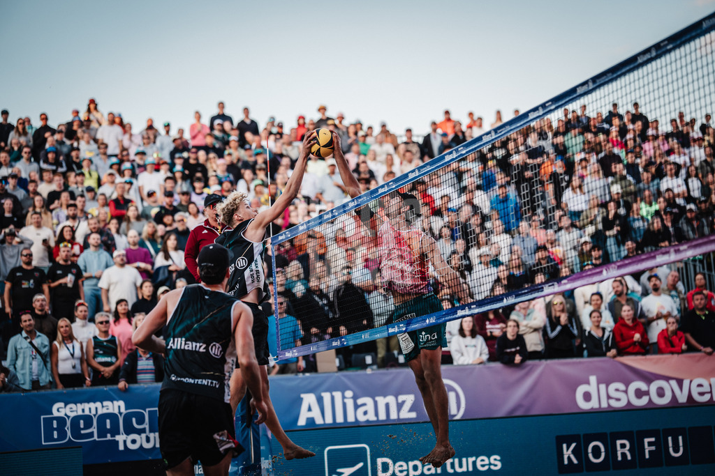 Beachvolleyball | Männer | Deutsche Meisterschaften 2025 Timmendorfer Strand | 05.09.2025 | v.l. Tristan Fröbel gegen Niklas Held