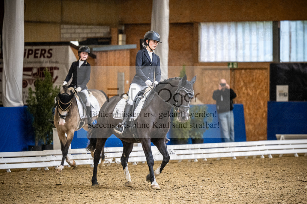 DOS_4212 | Entdecke hochwertige Reitturnierfotos von Foto Oger. Professionell, emotional und authentisch – jetzt Lieblingsmomente im Shop bestellen.Deutschlandweite Turnierfotografie. - Realisiert mit Pictrs.com