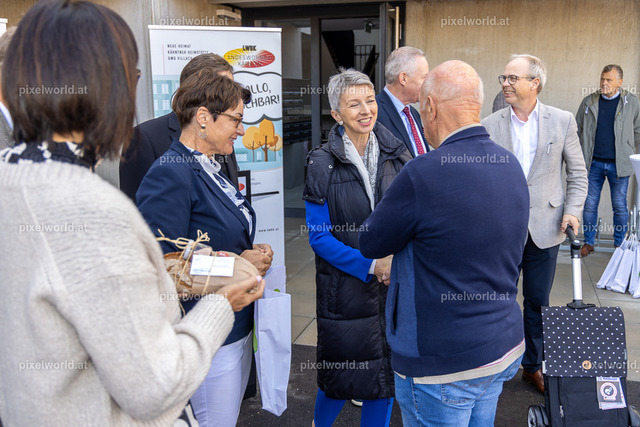 Schlüsselübergabe - Wohnhaus Dr. Walter Domenigweg | Bildershop von pixelworld.at - Realisiert mit Pictrs.com