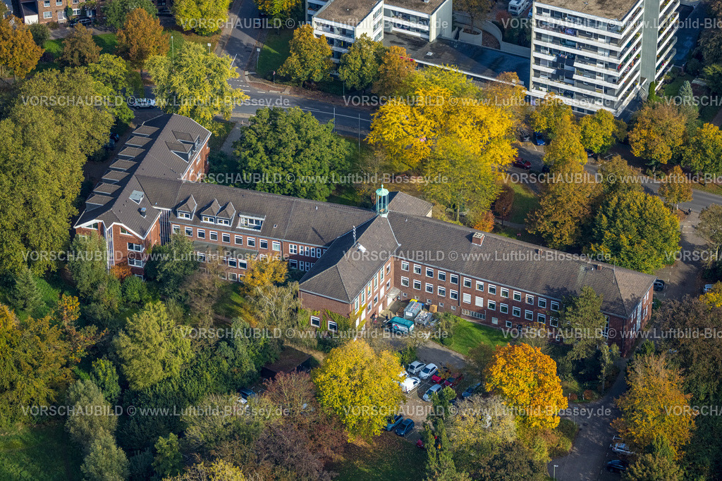 Neukirchen-Vluyn241013234 | Luftbild, Rathaus Stadtverwaltung Neukirchen-Vluyn, herbstliche Bäume, Neukirchen, Neukirchen-Vluyn, Ruhrgebiet, Nordrhein-Westfalen, Deutschland