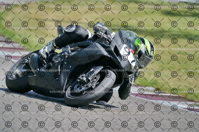 26BT02-1283 | markuskiefer.com - Realisiert mit Pictrs.com