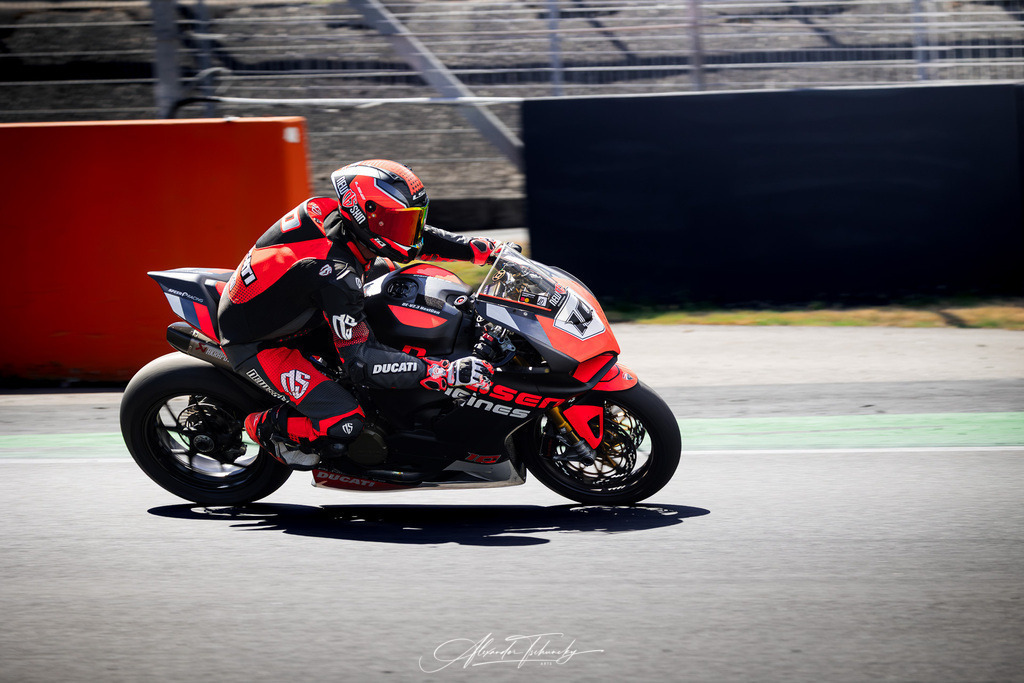 Ducati Trackday Hockenheimring 2026 | Entdecken Sie die faszinierende Welt von Alexander Tschuncky Arts: Kreative Fotografie, atemberaubende Automobilkunst und hochwertiger Bilderdruck. Lassen Sie sich inspirieren! - Realisiert mit Pictrs.com