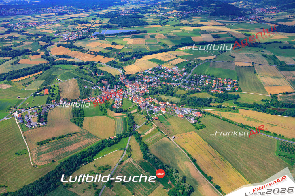 Die Luftaufnahme der Stadt Leutenbach wurde 2017 vom Flugzeug heraus erstellt ( keine Drohne )- hohe Auflösung für beste Qualität
