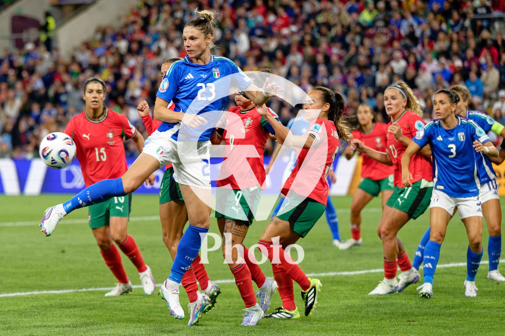 Portugal v Italy - UEFA Women's EURO 2025 Group B | GENEVA, SWITZERLAND - JULY 7:  Cecilia Salvai of Italy (L) anticipates team Portugal on a corner during the UEFA Women's EURO 2025 Group B match between Portugal and Italy at Stade de Geneve on July 7, 2025 in Geneva, Switzerland. (Photo by Giuseppe Velletri/Sports Press Photo/Getty Images)