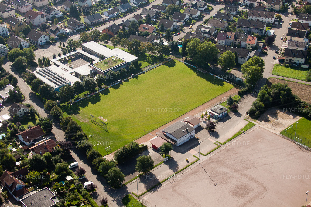Luftbild: Vimbuch, Fussballplatz im Ortsteil Vimbuch in Bühl im Bundesland Baden-Württemberg in Deutschland. Foto: IMG_31803.jpg vom 20.08.2010 durch Werner Riehm/FLY-FOTO.de