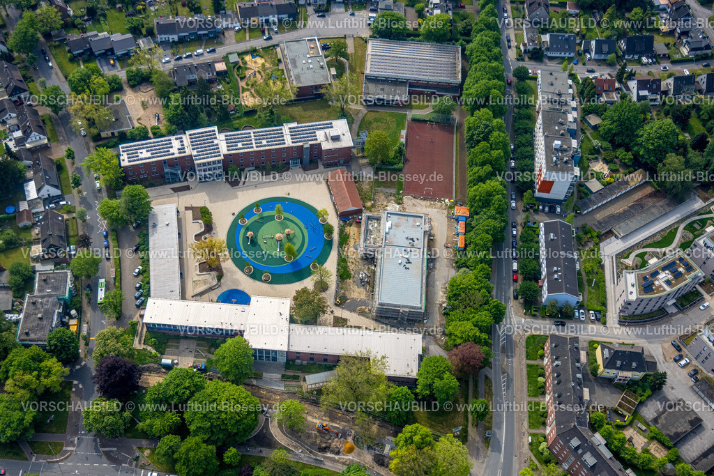 Herne240500364 | Luftbild, Stadtteilzentrum H2Ö gemeinnützige Einrichtung und Kolibri-Schule mit Solardach, bunte kreisrunde Innenraumfläche, Herne-Süd, Herne, Ruhrgebiet, Nordrhein-Westfalen, Deutschland