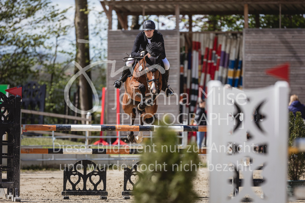 240428_Spenge_M2-Spr-141 | Deine schönsten Turniermomente als professionelle Fotos! Entdecke hochwertige Pferdesport-Fotografie im Online-Shop. Jetzt Fotos finden & bestellen!