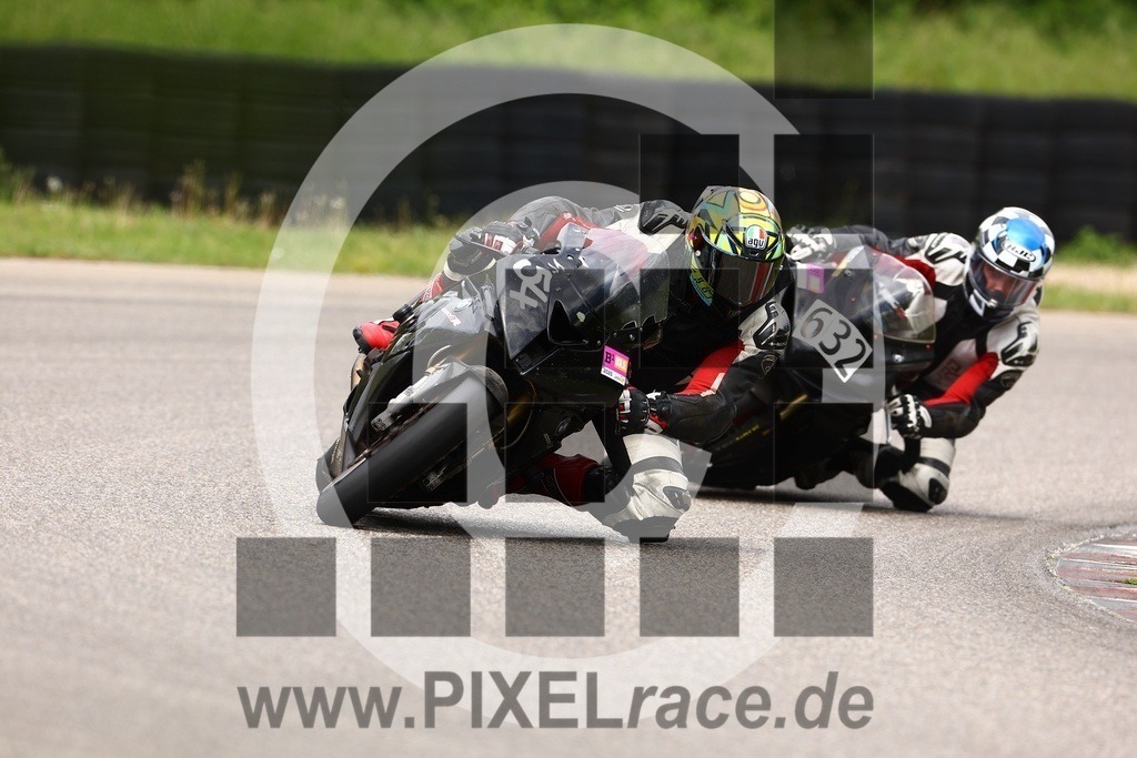 0632-20250503_01840 | Schöne Erinnerungen an spannende Momente - das festzuhalten ist unser Job. PIXELrace.de ist seit 2003 auf den Rennstrecken Europas unterwegs um die Action draußen beim Fahren und die wunderbare Stimmung imm Fahrerlager für euch einzufangen.