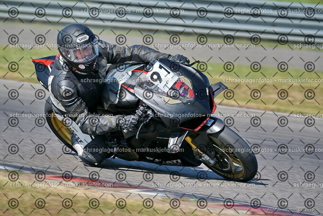 25bt04-0007 | markuskiefer.com - Realisiert mit Pictrs.com