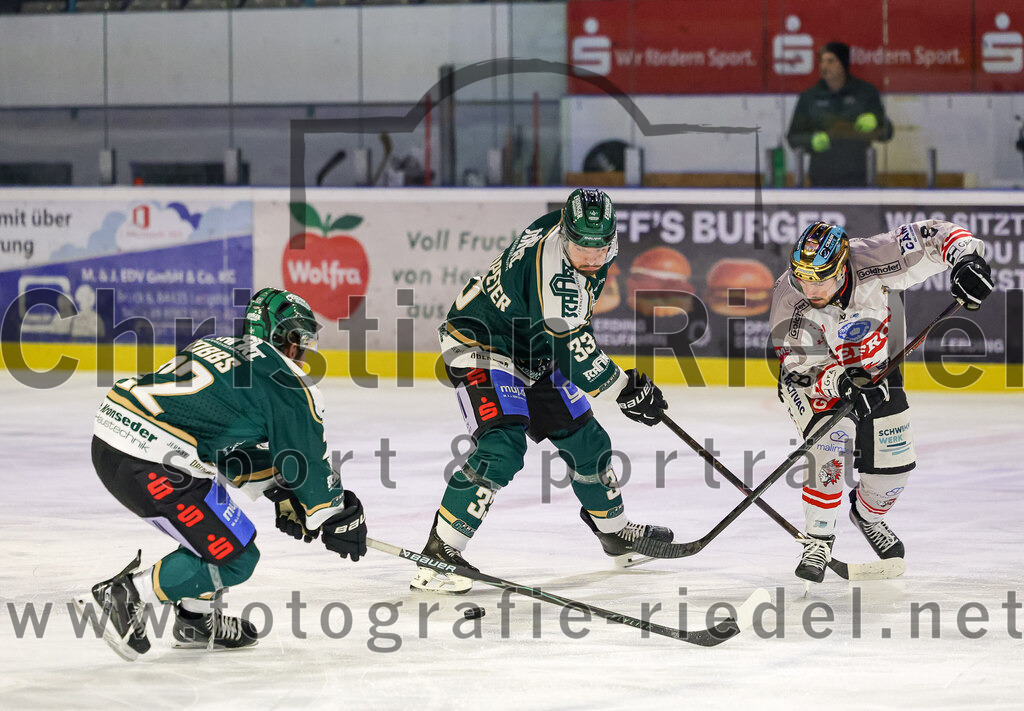 2025-12-14_048_TSV_Erding_gegen_ECDC_Memmingen_Indians | Erding, Deutschland, 14.12.2025:Eishockey, Oberliga Süd 2025 / 2026, 26. Spieltag, TSV Erding gegen ECDC Memmingen Indians, Endergebnis: 1:2Foto: Christian Riedel / fotografie-riedel.net