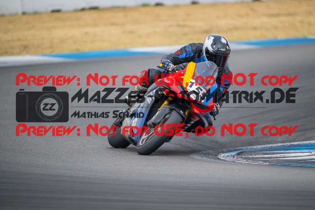 MaZZes-Fotomatrix-20260809-581540 | R1
