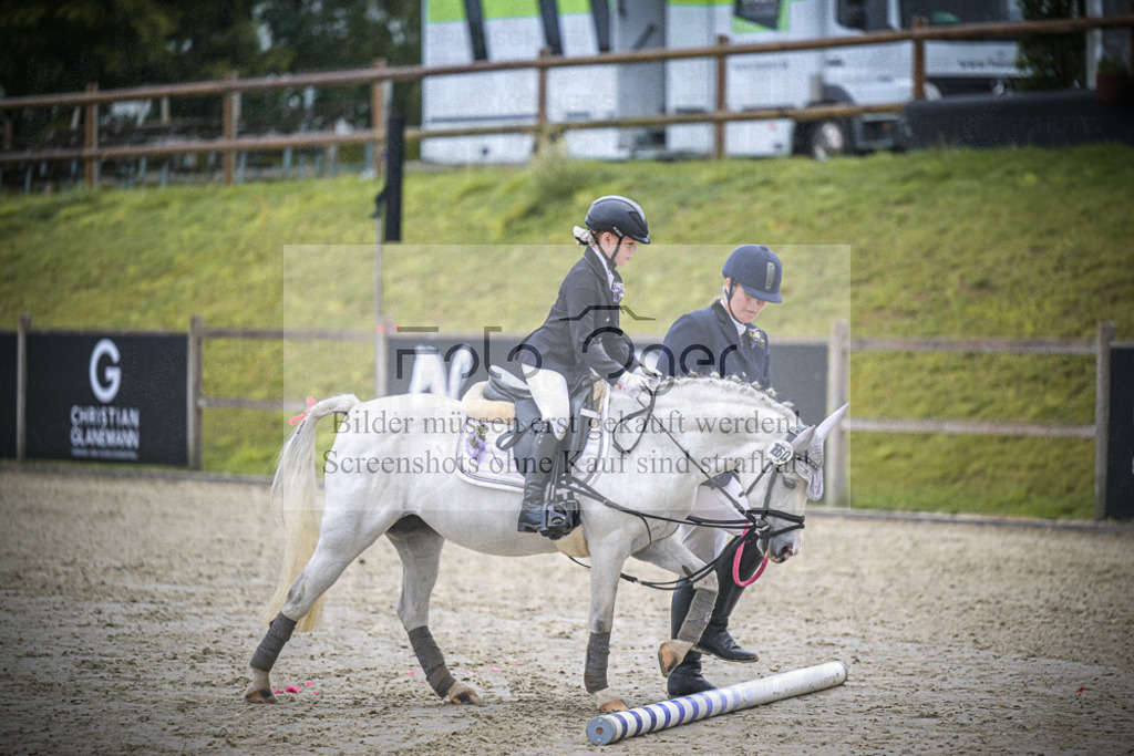 DOS_0206 | Entdecke hochwertige Reitturnierfotos von Foto Oger. Professionell, emotional und authentisch – jetzt Lieblingsmomente im Shop bestellen.Deutschlandweite Turnierfotografie. - Realisiert mit Pictrs.com