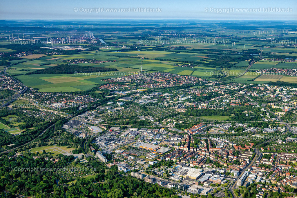 Braunschweig_Gartenstadt_ELS_3969050623 | BRAUNSCHWEIG 05.06.2023 Wohngebiete am Feldrand landwirtschaftlicher Nutzflächen der Gartenstadt im Ortsteil Westliches Ringgebiet in Braunschweig im Bundesland Niedersachsen, Deutschland. // Residential areas on the edge of agricultural land of Gartenstadt in the district Westliches Ringgebiet in Brunswick in the state Lower Saxony, Germany. Foto: Martin Elsen