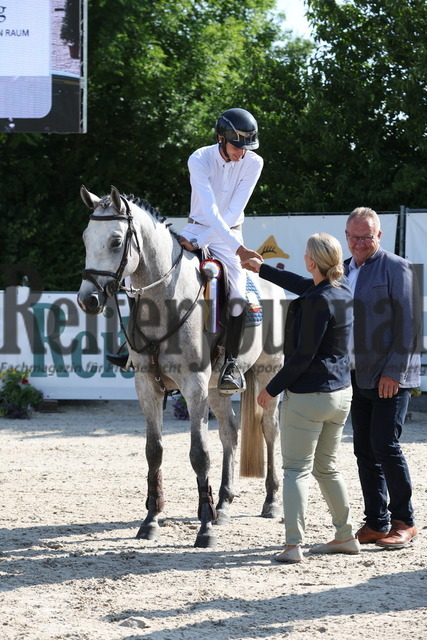 Weilheim_2023_Prfg.Nr.09_Qualifikation_PSA-Tour_Siegerehrung_Prfg.Nr.09_ (16) | Alle Fotos der Reiterjournal Fotografin Doris Matthaes im Reiterjournal Online-Fotoshop. - Realisiert mit Pictrs.com