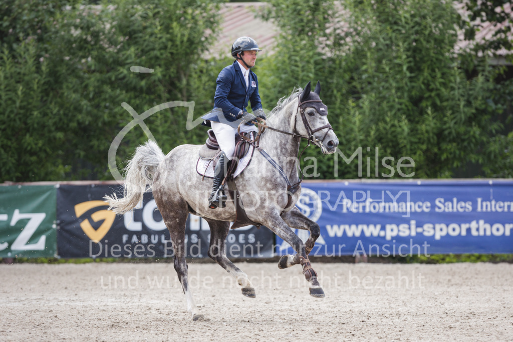 220614_Mühlen_SprPfM-667 | Late Entry Mühlen
Springprüfung Kl.M* 6-8j. Pferde gl. Einlaufprüfung für 6j. Pferde
14.06.2022