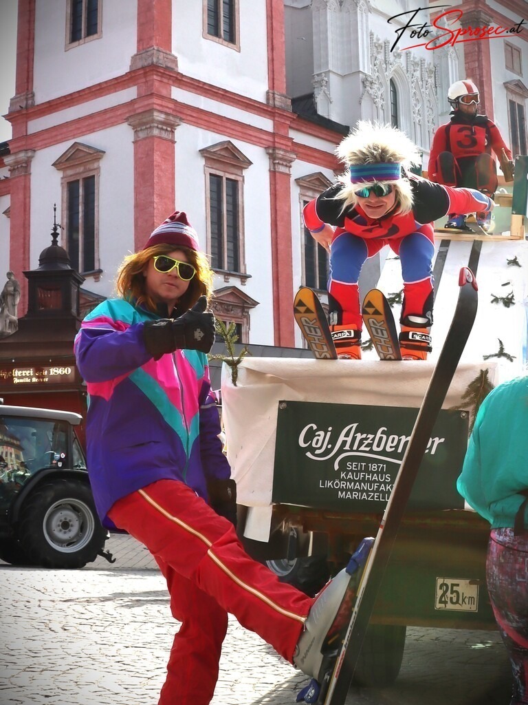 fasching-mariazell2025 (45) | Mit meiner Kamera halte ich besondere Augenblicke, faszinierende Landschaften und interessante Details fest. Dabei entstehen ganz unterschiedliche Aufnahmen – von stimmungsvollen Landschaftsfotografien und beeindruckenden Drohnenaufnahmen über Pressefotos - Realisiert mit Pictrs.com