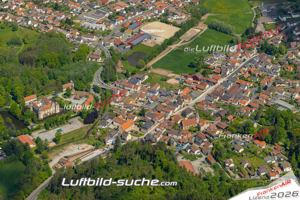 Das Luftbild der Stadt Mitwitz wurde 2022 vom Flugzeug heraus erstellt (keine Drohnen-Aufnahmen) Aufnahmehöhe ca.450 Meter- hohe Bildauflösung und Druck-Qualität. Garantiert!
