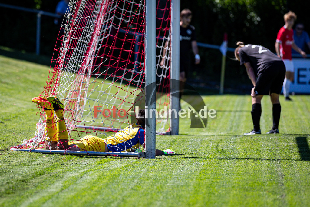 SV Raisting gegen SV Waldeck-Obermenzing München | Fußball Herren Bezirksliga Oberbayern Süd 2025/26 7. Spieltag, SV Raisting gegen SV Waldeck-Obermenzing München, 20250831,Gegentreffer, 2025-08-31 in Raisting (Raiffeisen Arena Raisting), Urban SCHAIDHAUF (SV Raisting Torwart 1), Copyright: WolfgangxLindner www.foto-lindner.de