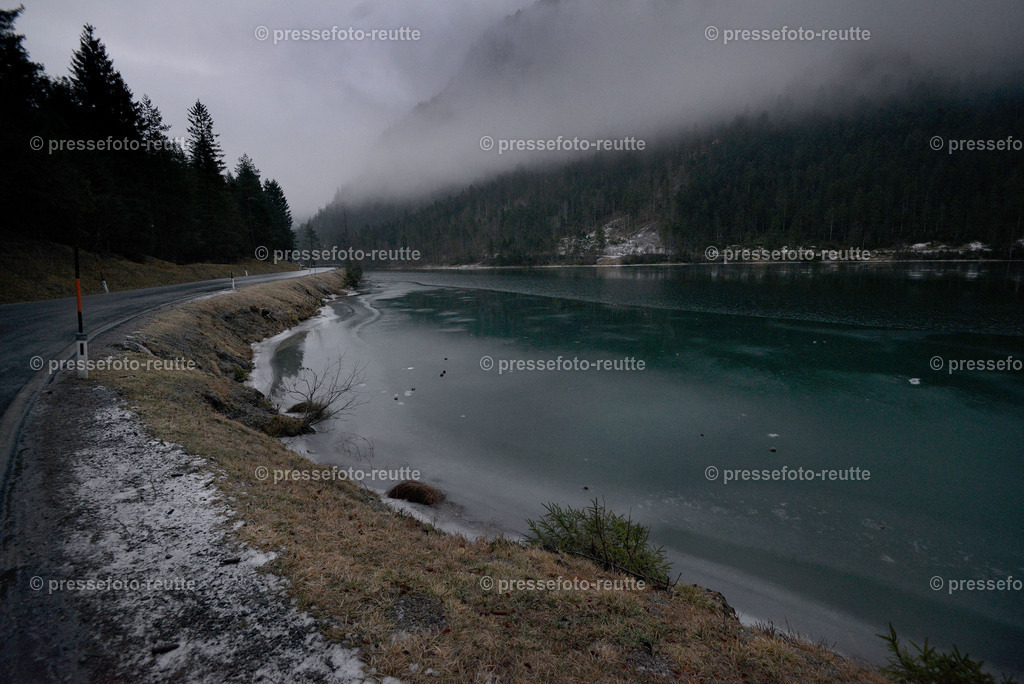 welltvi-plansee-Morgen-Stimmung-trueb-11012020-WTV_0582 | Info aus dem Bezirk Reutte/Ausserfern Tirol sowie eine umfangreiche Bilddatenbank über die gesamte Region: Lechtal, Talkessel Reutte, Tannheimertal, Zwischentoren. Lech, Plansee, Zugspitze, Grenztunnel, B179, Fernpassstraße, Verkehr, Lawinen, Tradition, - Realisiert mit Pictrs.com