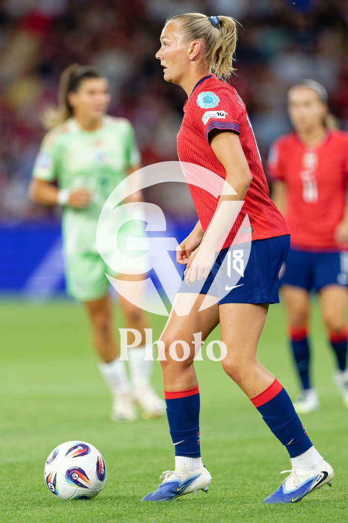 Norway v Italy - UEFA Women's EURO 2025 Quarter-Final | GENEVA, SWITZERLAND - JULY 16: Frida Maanum of Norway controls the ball  during the UEFA Women's EURO 2025 Quarter-Final match between Norway and Italy at Stade de Geneve on July 16, 2025 in Geneva, Switzerland. (Photo by Giuseppe Velletri/Sports Press Photo/Getty Images)
