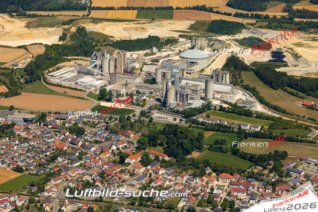 Aktuelles Luftbild von  Allmendingen - Die Luftaufnahme wurde 2022 mittels UL-Flugzeug erstellt ( keine Drohne ) - hochauflösende Kamera-Systeme von  Canon -Beste Qualität - Für grossformatige Ausdrucke geeignet. Die Geschenkidee !