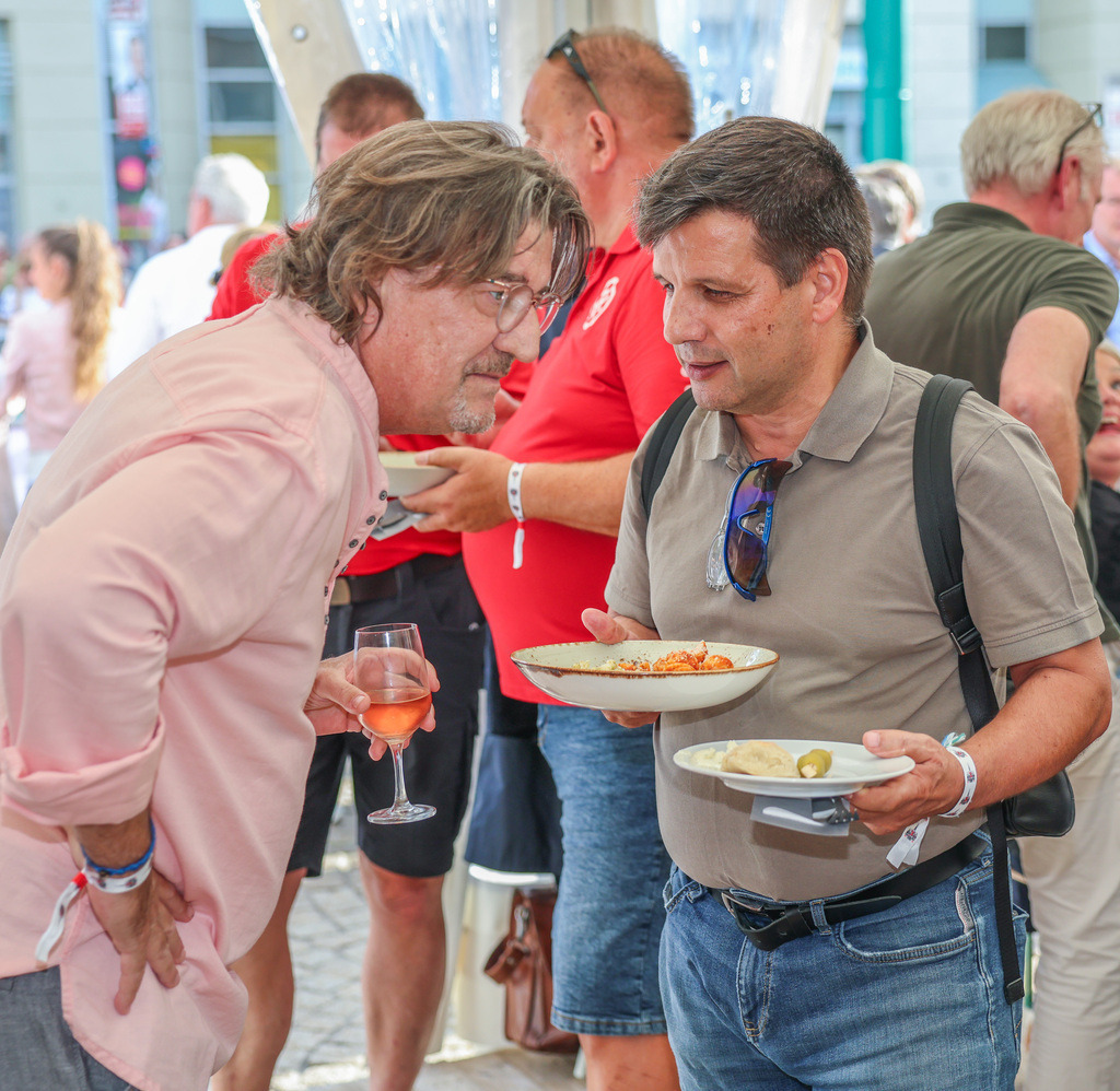 top-top.de-250828-098 | Foto, Video, Fotografie, Videografie, Fotobox, DJ, Discjockey, Musik, Musikbox, Veranstaltung, Photobooth, Amazon, Ebay, Buchtipp, Bestseller, Autor, Verlag, Buch, Wesel, Hamminkeln, NRW, Dinslaken, Rees, Drohne, Hochzeit, Party, Fotobox, Wesel, Fotograf