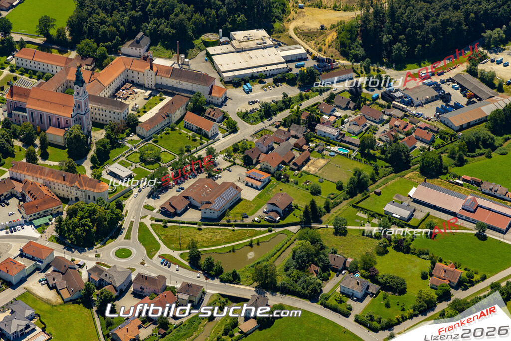 Aktuelles Luftbild von  Aldersbach - Die Luftaufnahme wurde 2022 mittels UL-Flugzeug erstellt ( keine Drohne ) - hochauflösende Kamera-Systeme von  Canon -Beste Qualität - Für grossformatige Ausdrucke geeignet. Die Geschenkidee !