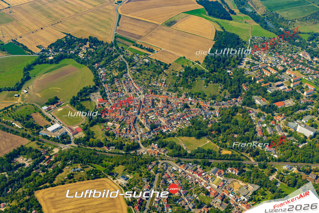 Neue Luftbildaufnahme der Stadt Bad Sulza - Das Luftbild wurde 2025 vom UL-Flugzeug heraus erstellt ( keine Drohnenaufnahme ) - Hochauflösende Luftaufnahme - für Wandbilder und großformatige Ausdrucke geeignet. Das besondere Geschenk!Hier alle&nbsp;Infos zur Lizenzierung der LuftaufnahmeWir fliegen auch dieses Jahr wieder in Ihre Region um Luftbilder zu erstellen.- Luftbild anfragen