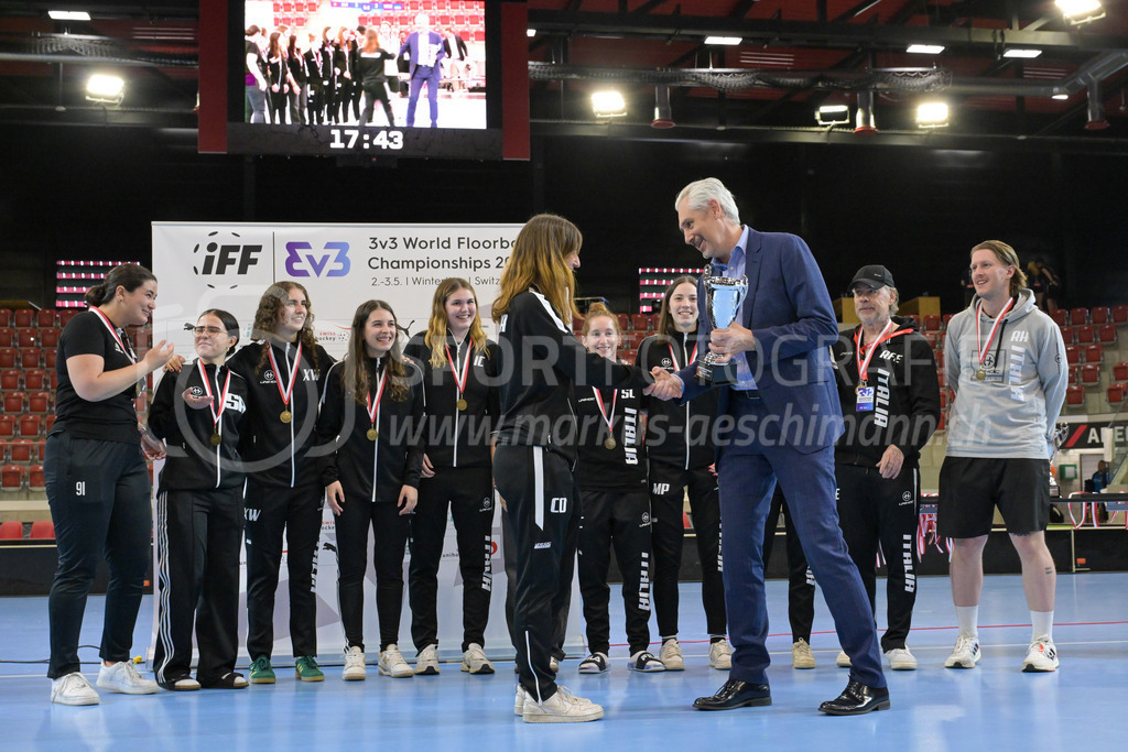 3v3 World Floorball Championships 2025 - Medal Ceremony | Team Italy wins the B final, during 3v3 World Floorball Championships 2025, Switzerland: 03.05.2025, Winterthur, AXA ArenaEvent page: <a href="https://www.u19wfc2025.ch/">www.u19wfc2025.ch</a>Credit: Markus Aeschimann, <a href="https://markus-aeschimann.ch">markus-aeschimann.ch</a>Instagram: <a href="https://instagram.com/sportfotografie.aeschimann">@sportfotografie.aeschimann</a> - Realisiert mit Pictrs.com