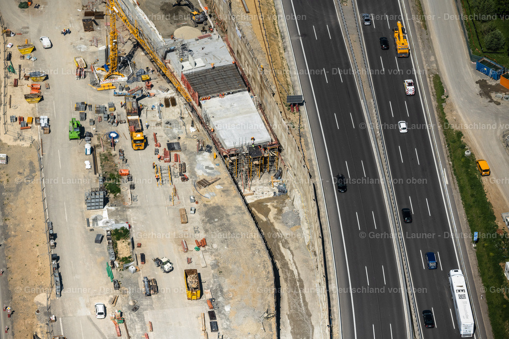4045678 | STUTTGART 31.05.2021 Baustelle mit Tunnelführungsarbeiten für die Streckenführung und den Verlauf " Flughafentunnel " parallel zum Verlauf der Autobahn BAB A8 im Ortsteil Plieningen in Stuttgart im Bundesland Baden-Württemberg, Deutschland. Weiterführende Informationen bei: GBI Gackstatter Beratende Ingenieure GmbH,  Max Bögl Bauservice GmbH &amp; Co. KG,  Vössing Ingenieurgesellschaft mbH. // Construction site with tunneling work for the route and the "airport tunnel" course parallel to the course of the A8 motorway in the Plieningen district of Stuttgart in the state Baden-Wuerttemberg, Germany. Further information at: GBI Gackstatter Beratende Ingenieure GmbH,  Max Boegl Bauservice GmbH &amp; Co. KG,  Voessing Ingenieurgesellschaft mbH. Foto: Gerhard Launer