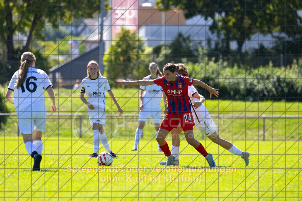 20260906_124630_0329_(c)_by_PhotoPeet | #,1.FC Donzdorf (weiß) vs. 1.FC Heidenheim 1846 (rot), Fußball, Frauen-Verbandspokal Gruppe 2, 2. Runde, Saison 2026/2027, Rasenplatz Lautertal Stadion, Süßener Straße 16, 73072 Donzdorf, 06.09.2026 - 11:00 Uhr,Foto: PhotoPeet / Sport- &amp; Eventfotografie / Peter Harich