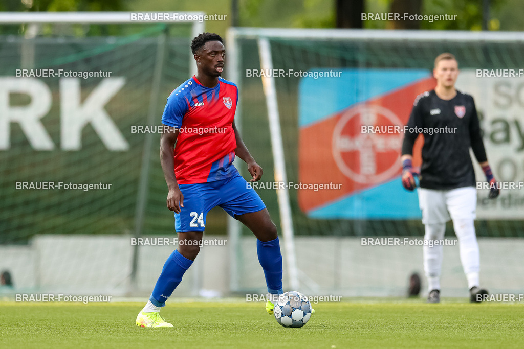 1_KFCWAT_20250723_0489.JPG -  - KFC Uerdingen - SG Wattenscheid 09 - Testspiel | Krefeld, Deutschland, 23.07.25: Kingsley Helmut Marcinek (KFC Uerdingen) in Aktion, am Ball, Einzelaktion waehrend des Testspiel Spiels zwischen KFC Uerdingen - SG Wattenscheid 09 in der Covestro Sportpark am 23. July 2025 in Krefeld, Deutschland. (Foto von Stefan Brauer/Brauer-Fotoagentur)