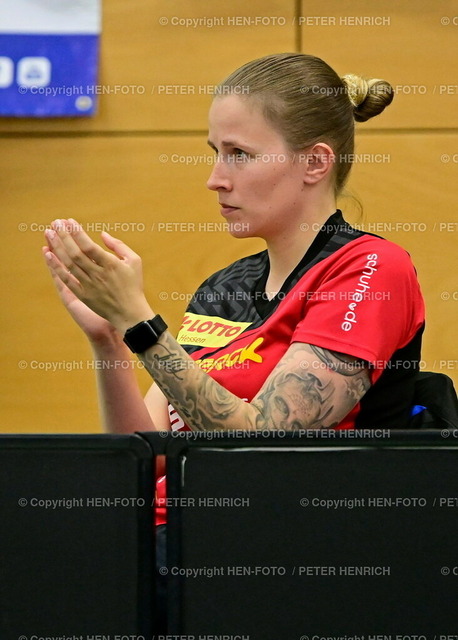 20220910-6826a-tt-lang-anroe-HEN-FOTO | 10.09.2022 Tischtennis Saison 2022 2023 2. Bundesliga Damen TSV Langstadt II - TTK Anröchte (5:5) v. li. Trainerin Anna Rauch applaudiert Applaus (Langstadt) (Foto: Peter Henrich) xpeterxhenrichx - Realisiert mit Pictrs.com