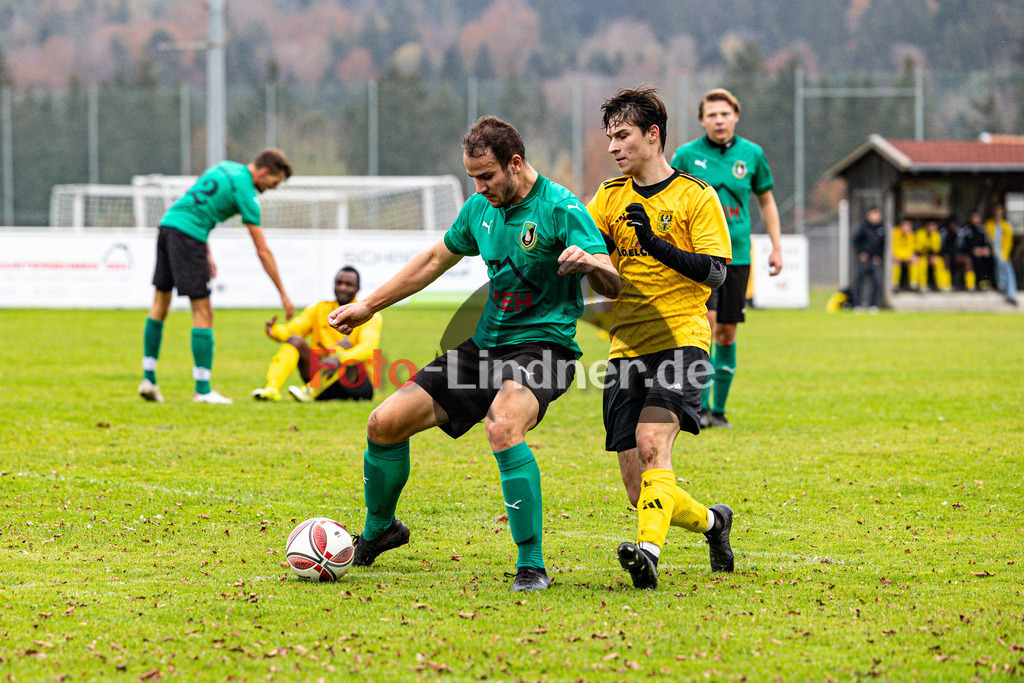 SV Wessobrunn-Haid vs TSV Schongau | Fußball A-Klasse Herren Oberbayern Zugspitze Gruppe 8, SV Wessobrunn-Haid vs TSV Schongau, 20241020,Zweikampf Benedikt LANG (Wessobrunn-Haid 3) und Sebastian HENSCHKE (TSV Schongau 4),2024-10-20 in Wessobrunn (Sportplatz Wessobrunn), Benedikt LANG (Wessobrunn-Haid 3), Sebastian HENSCHKE (TSV Schongau 4)Copyright: WolfgangxLindner www.foto-lindner.de