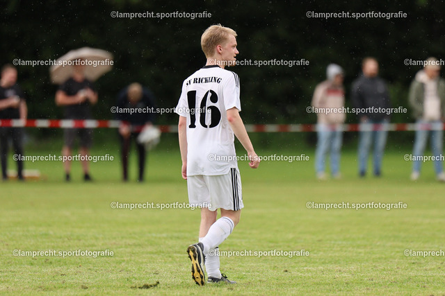 Fußball I Herren I Saison 2024-2025 I Aufstiegsspiele zur KL III I 1. Spieltag I SV Rickling - TSV Russee I 07.06.2025.088 | Nis Berger (16, SV Rickling) - Realisiert mit Pictrs.com