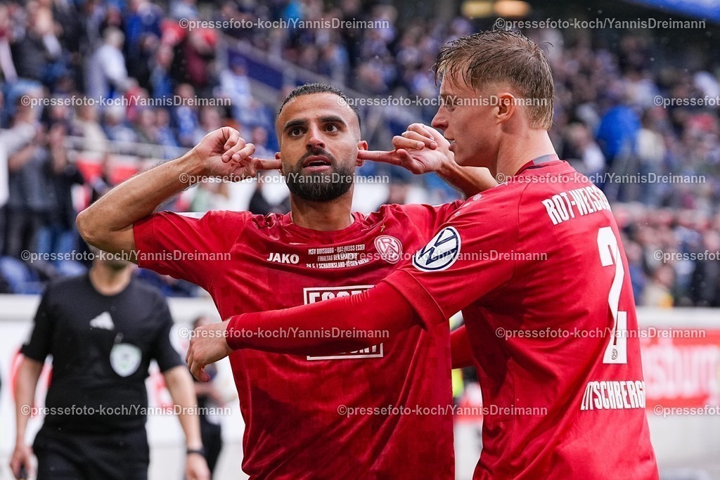 xYDR24052501027 | 24.05.2025, xydrx, Fußball, Finaltag der Amateure, Finale Niederrheinpokal, MSV Duisburg - Rot-Weiss Essen, Schauinsland-Reisen Arena: Torjubel nach dem Tor zum 2:1 für Rot-Weiss Essen durch Torschütze Ramien Safi (Rot-Weiss Essen #11) mit Julian Eitschberger (Rot-Weiss Essen #2)