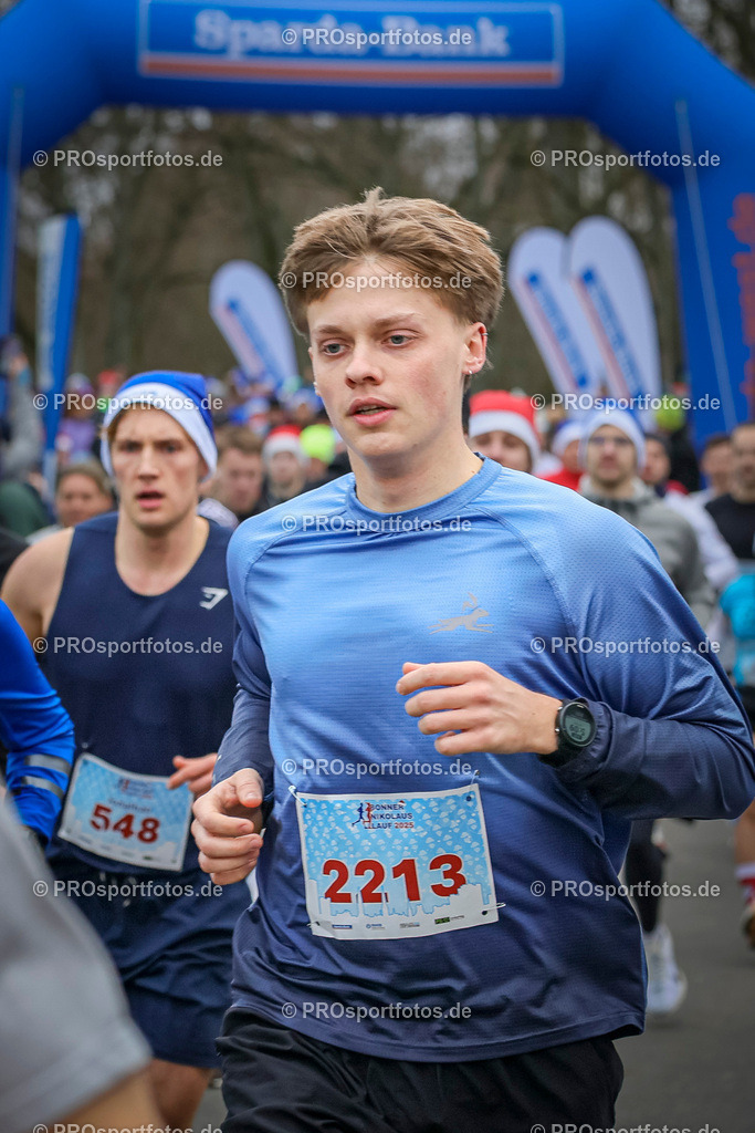 6. Bonner Nikolauslauf; Bonn, 14.12.2025 | Impressionen vom 6. Bonner Nikolauslauf am 14.12.2025 in Bonn (Nordrhein-Westfalen). 
