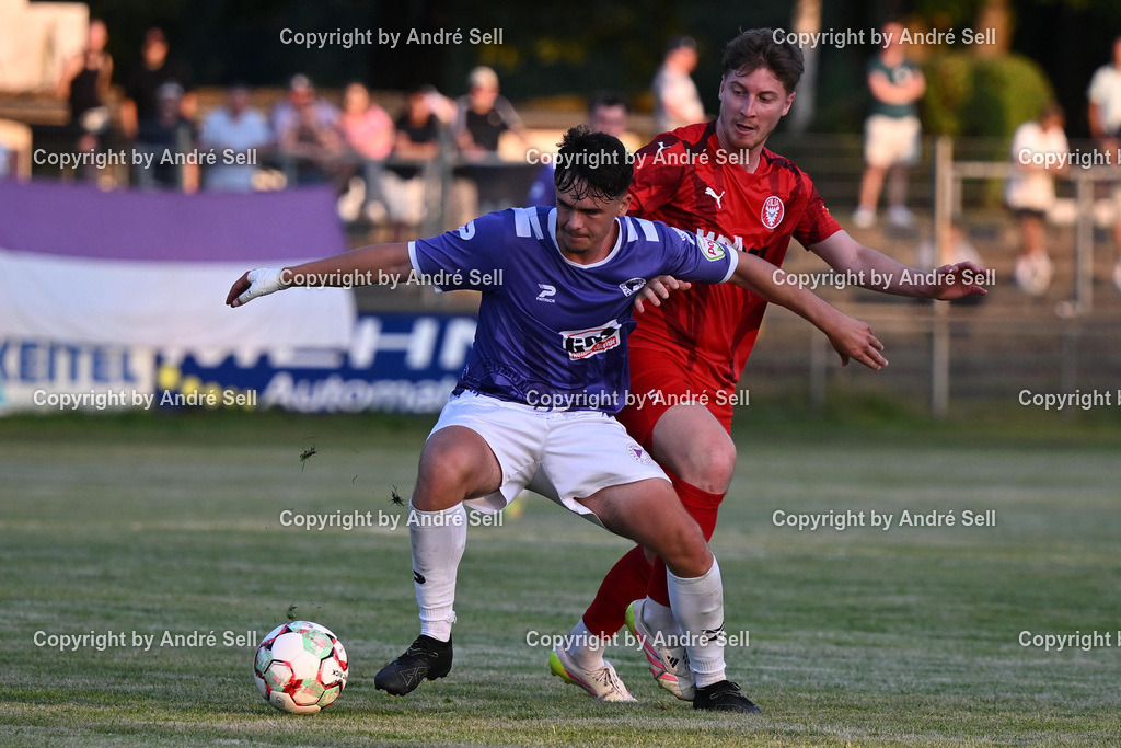 VfR Neumünster vs FC Kilia Kiel | Visar Mehmeti (VfR #7) vs Tom Warncke (Kilia #5)p / Fußball-Oberliga Männer 2026/2027 / VfR Neumünster vs FC Kilia Kiel / Grümmi-Arena / Neumünster / 04.08.26 - Realisiert mit Pictrs.com