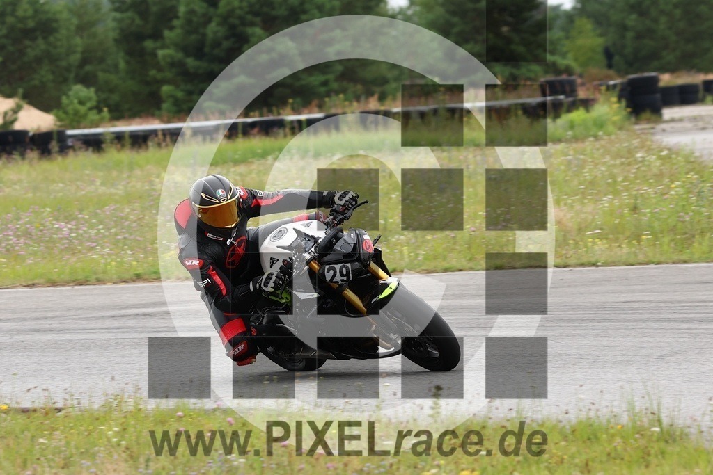 0029-20240712_01257 | Schöne Erinnerungen an spannende Momente - das festzuhalten ist unser Job. PIXELrace.de ist seit 2003 auf den Rennstrecken Europas unterwegs um die Action draußen beim Fahren und die wunderbare Stimmung imm Fahrerlager für euch einzufangen.