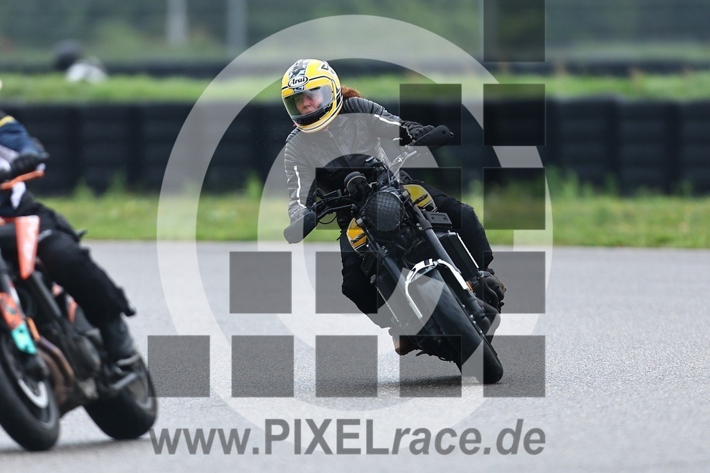 0031-20250927_00219 | Schöne Erinnerungen an spannende Momente - das festzuhalten ist unser Job. PIXELrace.de ist seit 2003 auf den Rennstrecken Europas unterwegs um die Action draußen beim Fahren und die wunderbare Stimmung imm Fahrerlager für euch einzufangen.