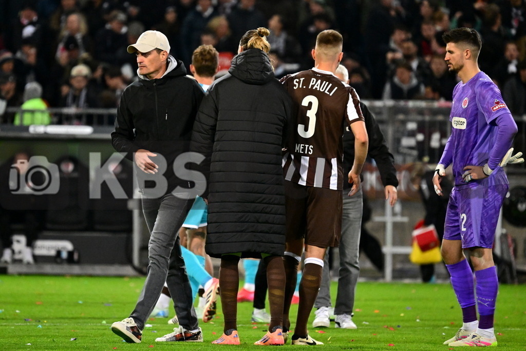 KBS Picture_FCStPauli-Hoffenheim_039 | v.l. Blessin Alexander Trainer (St.Pauli) , Irvine Jackson (St.Pauli) , Mets Karol (St.Pauli) , Vasilj Nikola (St.Pauli) ,Sportplatz :  Millerntor Stadion, - Realisiert mit Pictrs.com