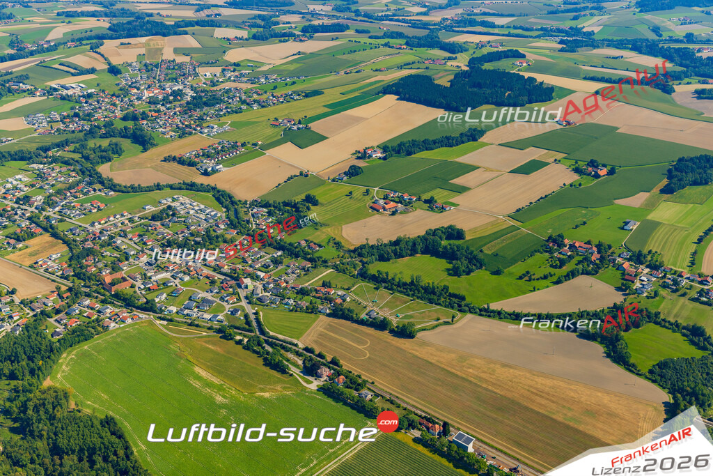 Klassische Luftaufnahme ohne Drohne zeigt:Forchtenau bei Aurolzmünster - Die Luftbildaufnahme wurde 2025 vom UL-Flugzeug heraus erstellt ( keine Drohne ) - Hochauflösende Luftaufnahme -Nicht vergleichbar mit Google Maps oder Satelittenbilder- Die Geschenkidee !Mit Lizenz und Bildrechte bestellbar